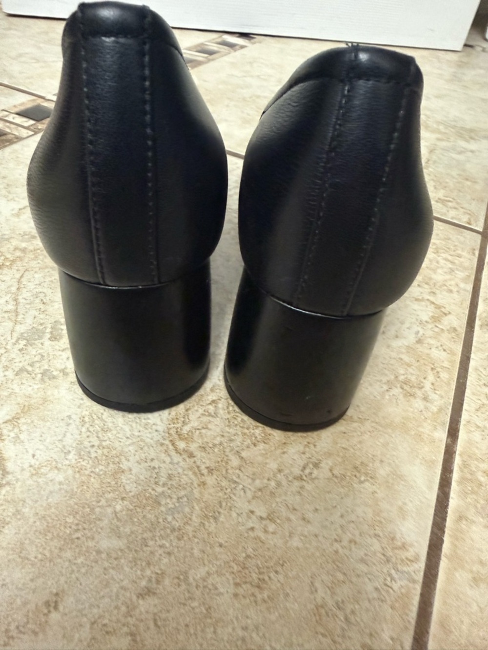 Vionic Black Leather Classic Round-Toe Women's Heels - Picture 3 of 7